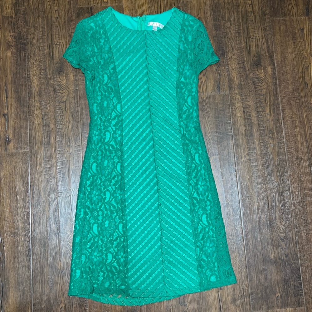Size Small Green Knee Length Lace Dress